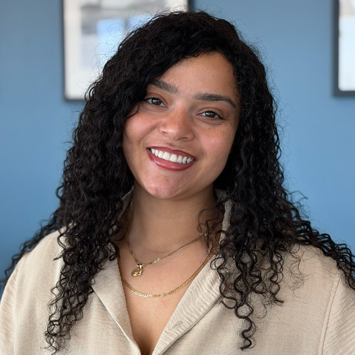 Headshot of Jurissa Jimenez-Santana in front of a blue wall